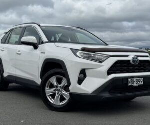 Queenstown Car Rentals NZ: Exploring in a Toyota Corolla Station Wagon